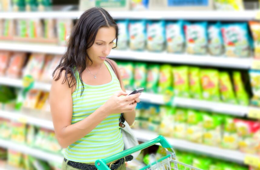 Woman_consumer_shopping_mobile_cell_supermarket_iStock.jpg