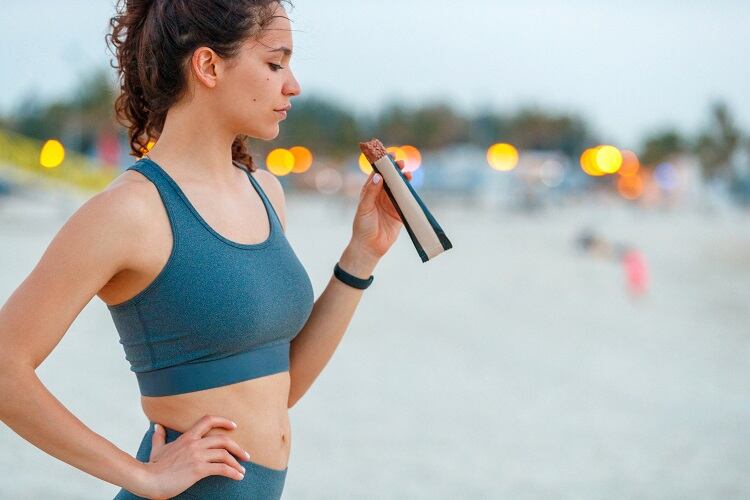 Protein-bar-GettyImages-zoranm.jpg