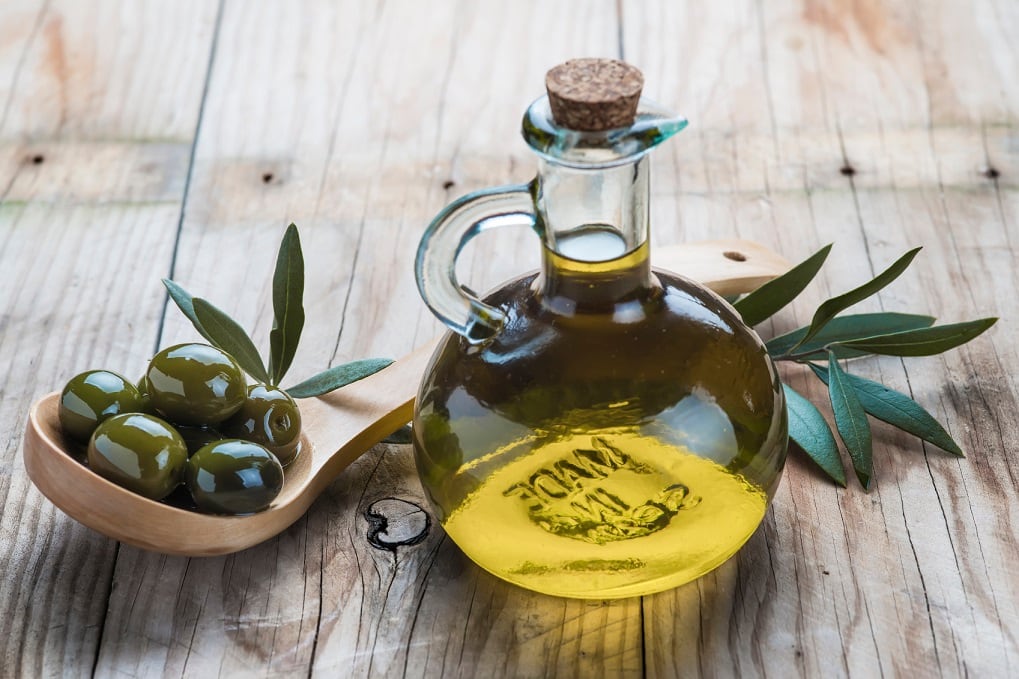 Olives-and-oil-C-angelsimon.jpg