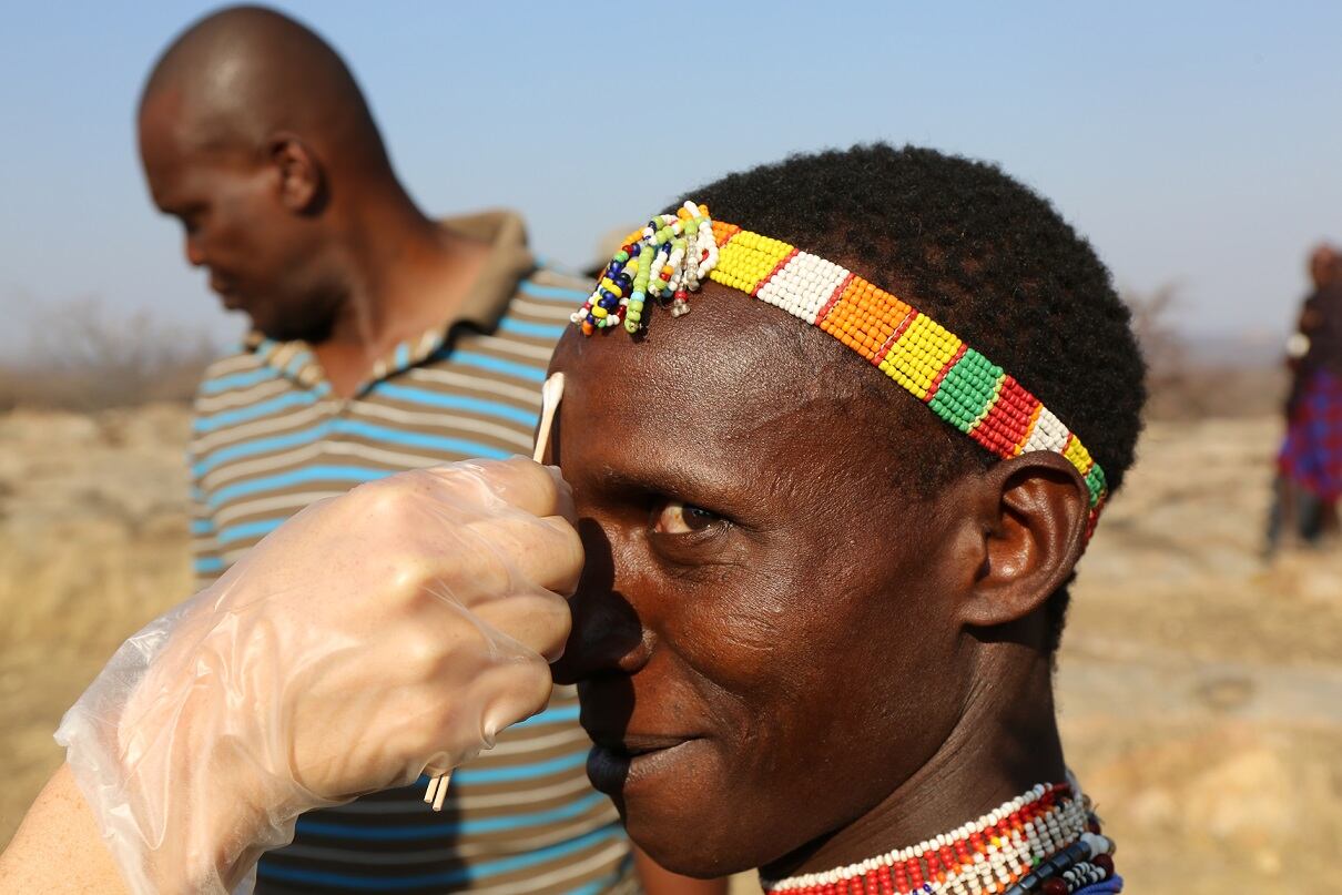 Hadza-skin-sampling.jpg