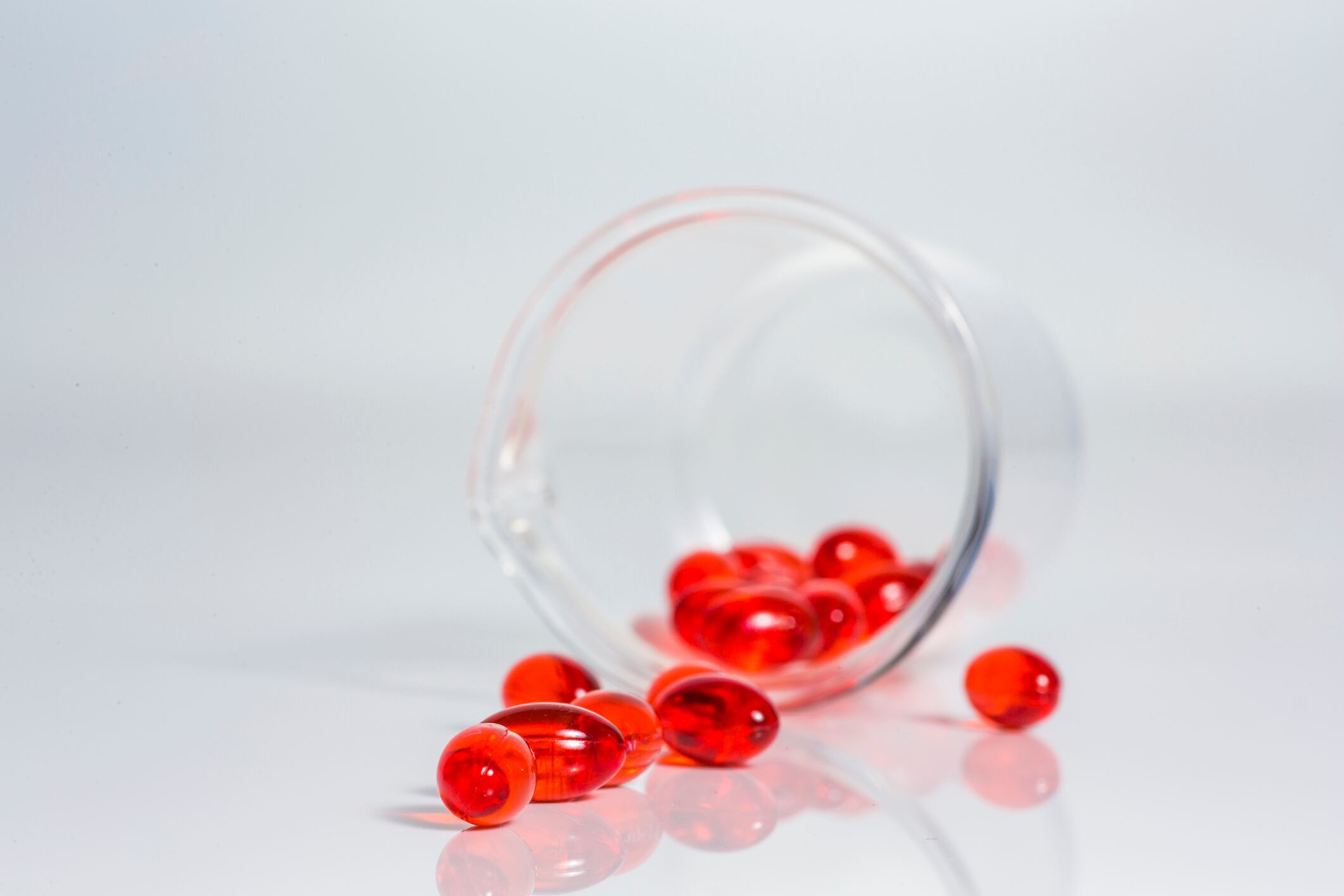 Astaxanthin-krill-oil-softgel-C-Getty-Images-CastaldoStudio.jpg