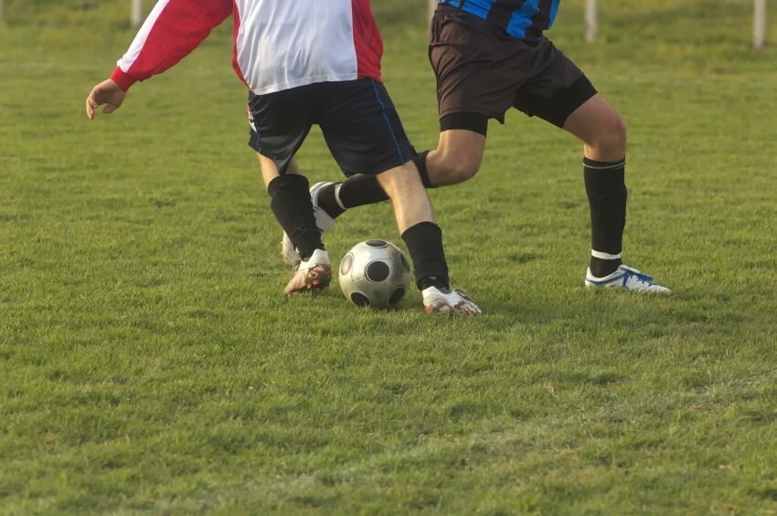 Maize starch, glucose sports drink improved hydration among Australian footballers, study suggests