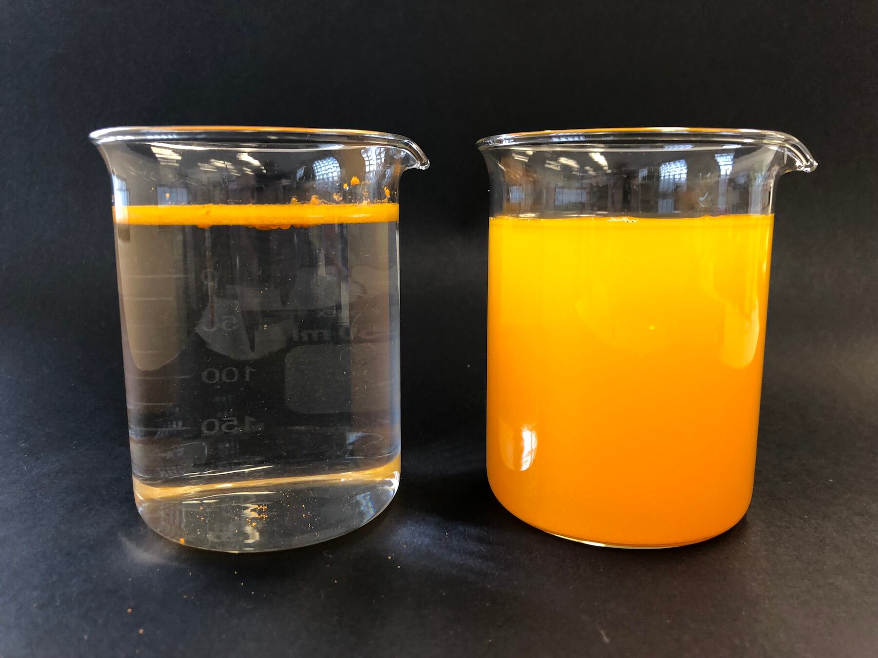 HydroCurc-and-curcumin-in-water-side-view-2.jpg