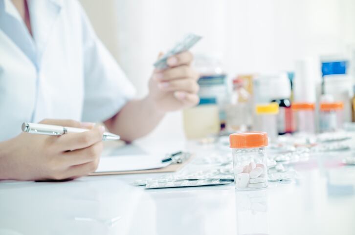 Nootropic_analytic_lab_testing_GettyImages-psphotograph.jpg
