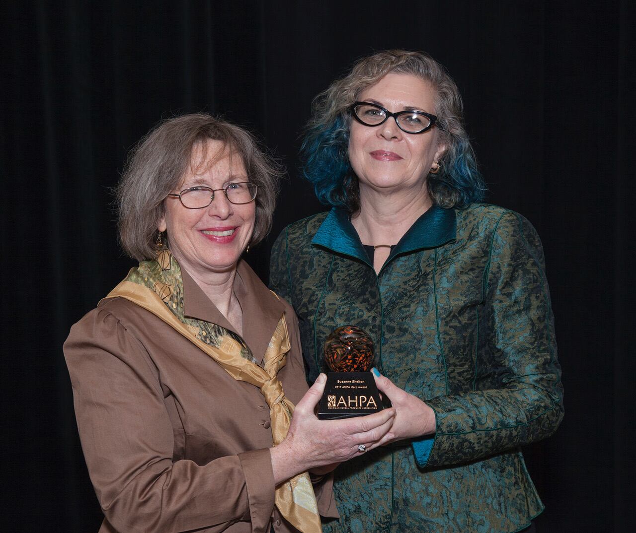 Suzanne-Shelton-and-Beth-Lambert.jpg
