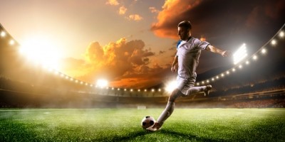Enhanced mental flexibility has been shown to benefit athletes when faced with quick decisions, like in soccer. Image © iStock / Eugene_Onischenko