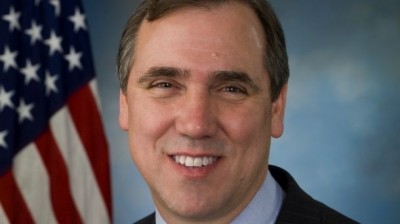 Sen. Merkley unveils new GMO labeling bill backed by Campbell Soup 