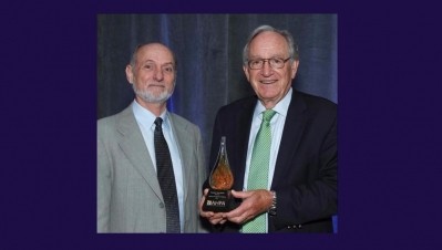Sen. Tom Harkin (right) accepts the 2016 AHPA Lifetime Acheivement Award. Image: AHPA