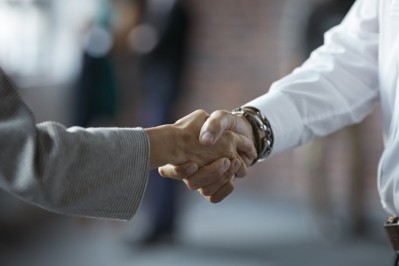 GettyImages - Business hand shake / Klaus Vedfelt