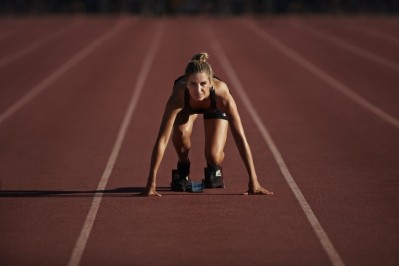 GettyImages - Competitive female runner / Klaus Vedfelt