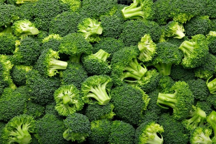 Folic acid is found in foods such as broccoli, leafy green vegetables and citrus fruits. ©iStock